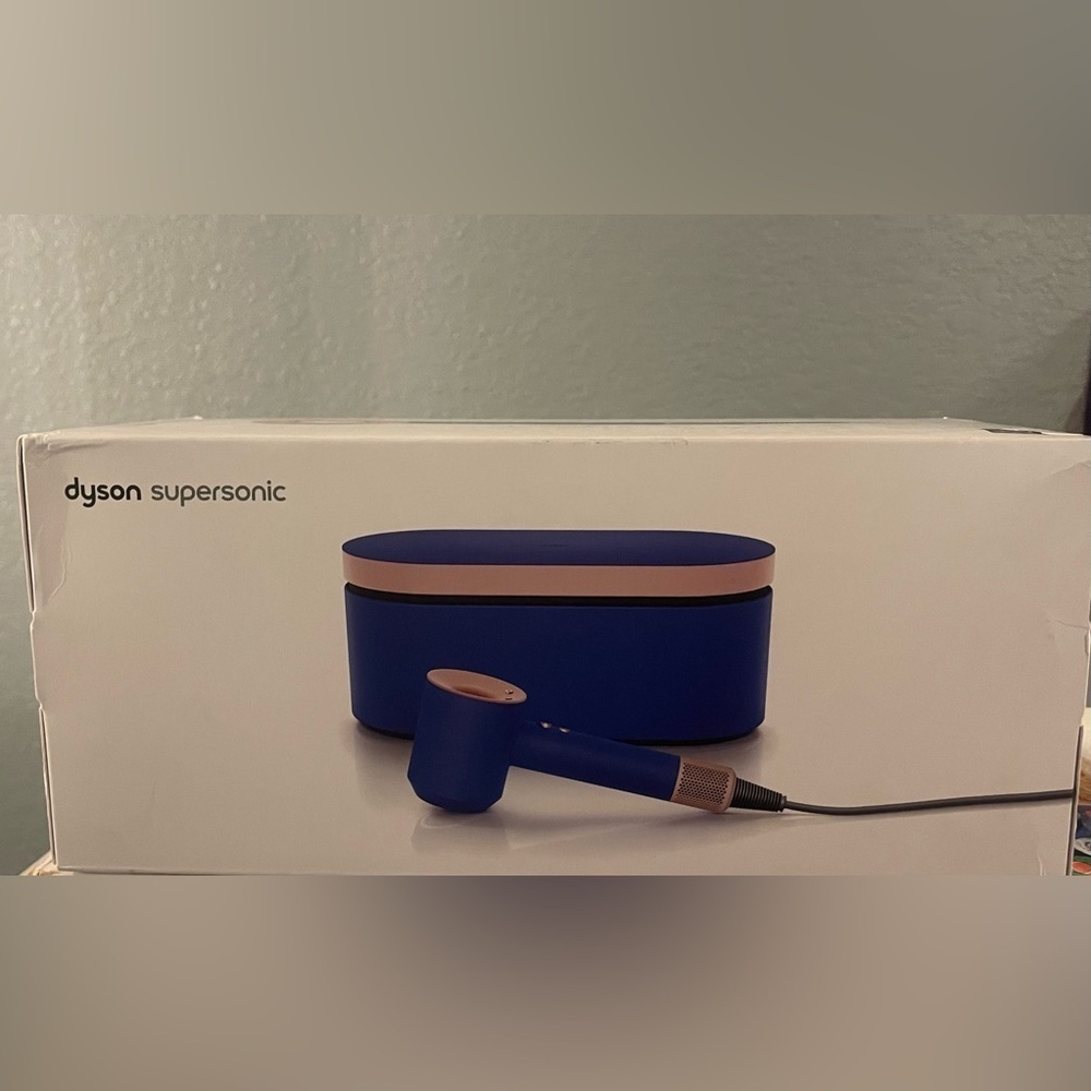 Dyson Supersonic Hair Dryer in Blue and Pink
Brand new in box
Limited edition